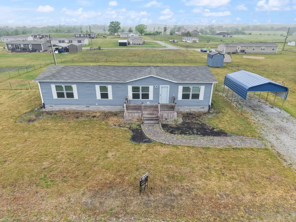 67 Wolf Bend East Bernstadt KY 40729