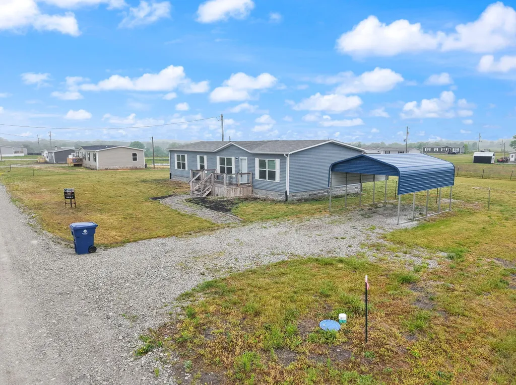 67 Wolf Bend East Bernstadt KY 40729