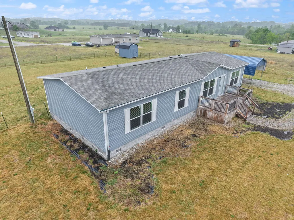 67 Wolf Bend East Bernstadt KY 40729