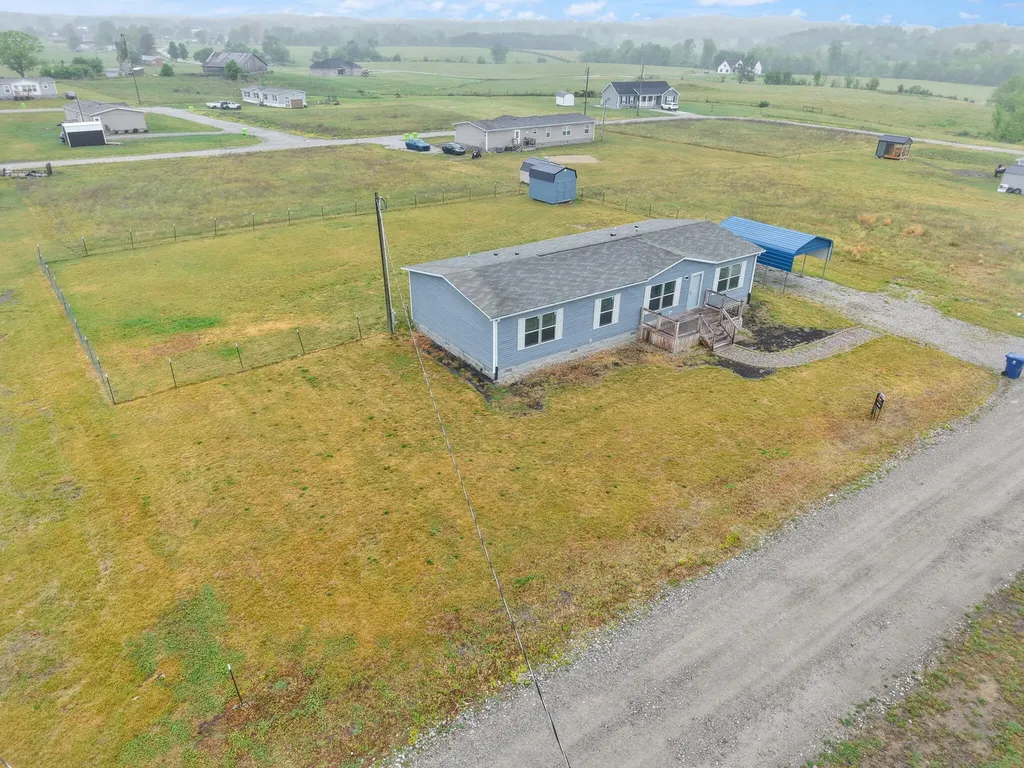67 Wolf Bend East Bernstadt KY 40729