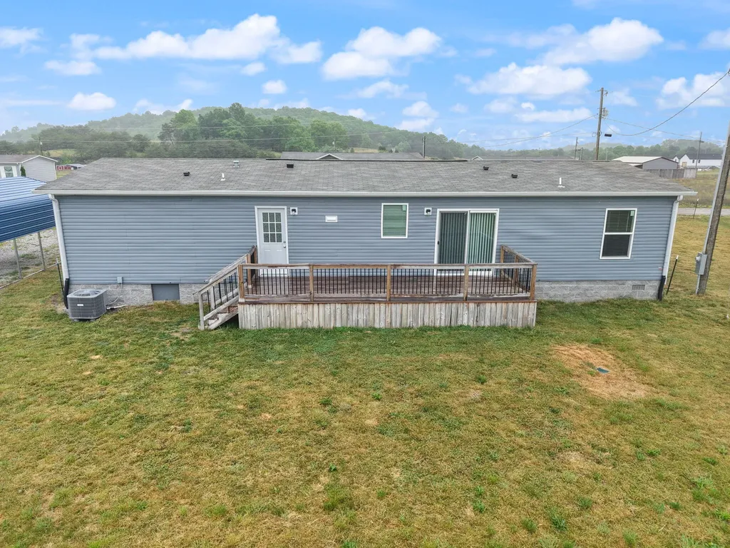 67 Wolf Bend East Bernstadt KY 40729