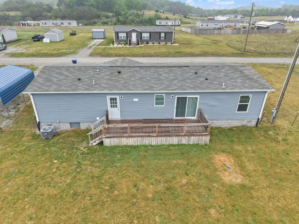 67 Wolf Bend East Bernstadt KY 40729