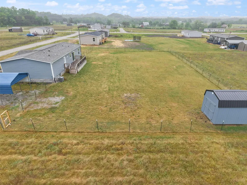 67 Wolf Bend East Bernstadt KY 40729
