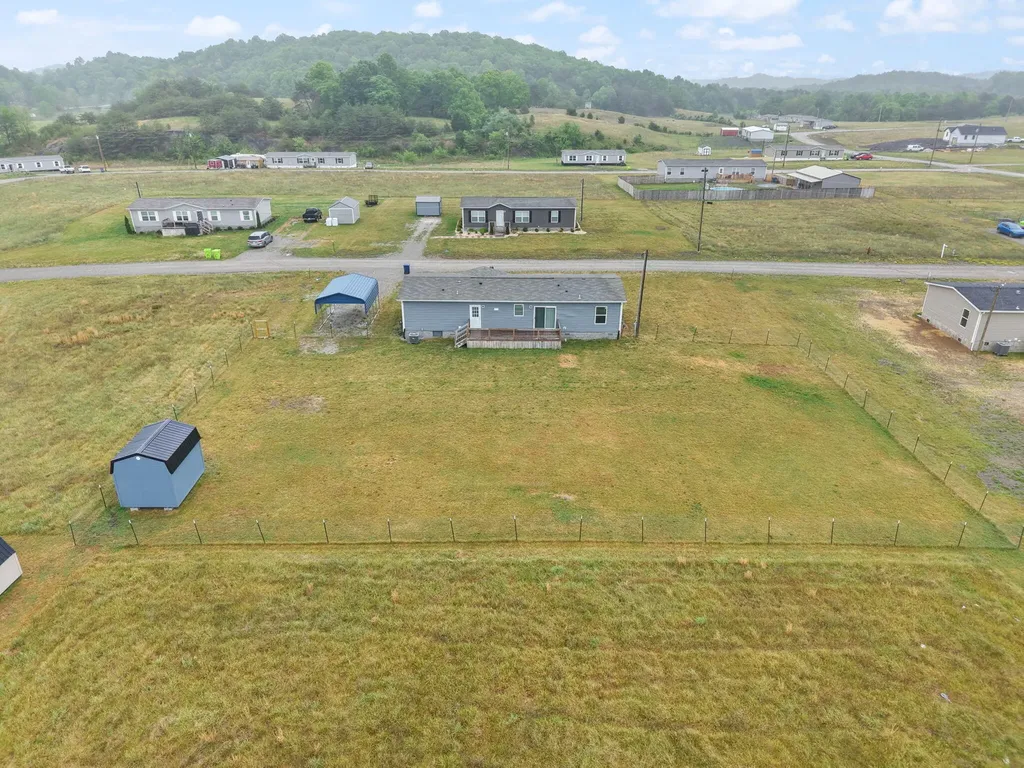67 Wolf Bend East Bernstadt KY 40729