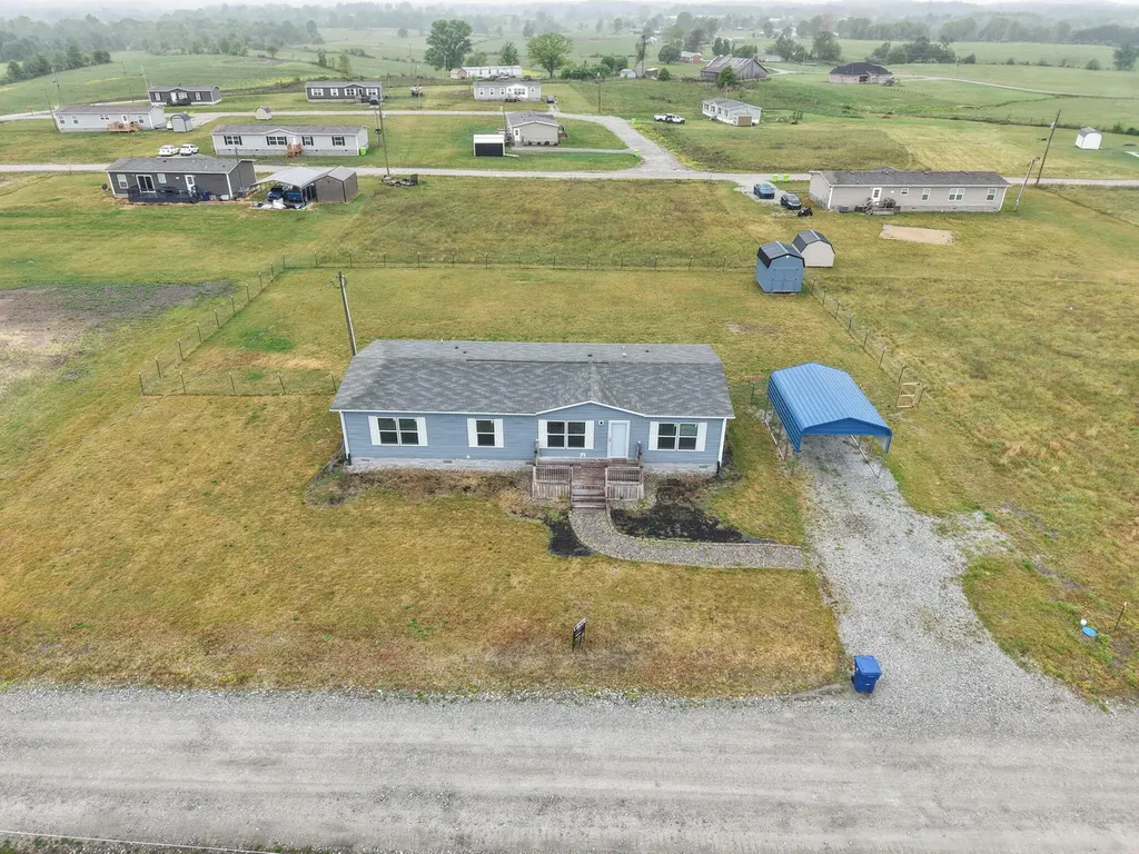 67 Wolf Bend East Bernstadt KY 40729