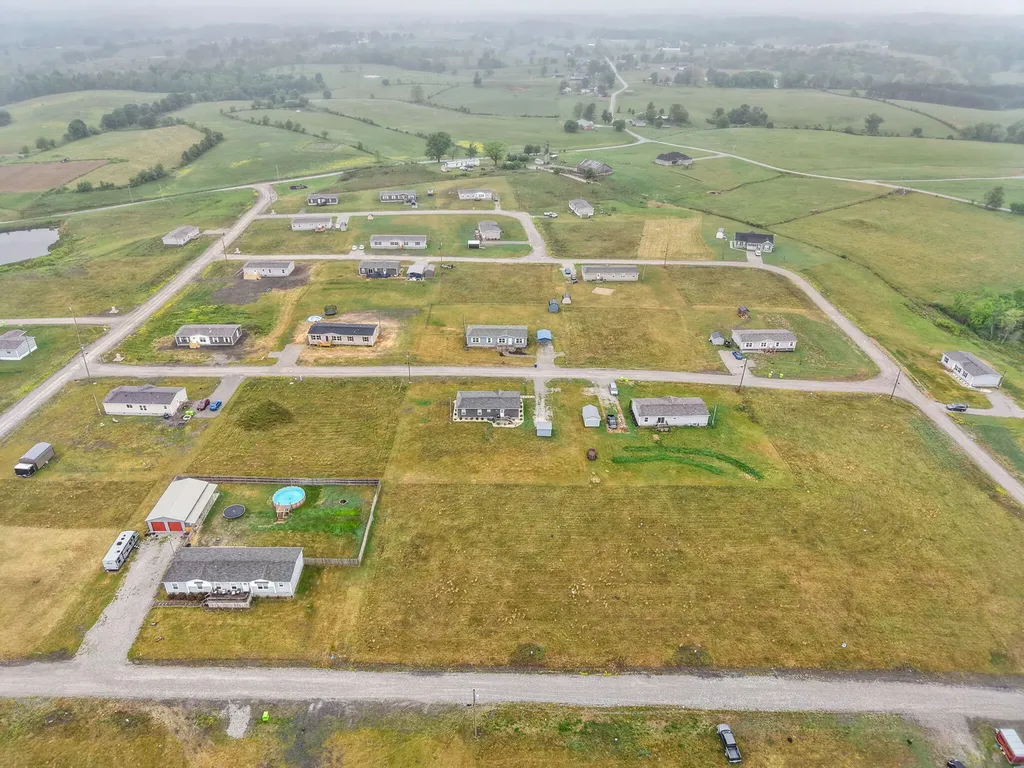 67 Wolf Bend East Bernstadt KY 40729