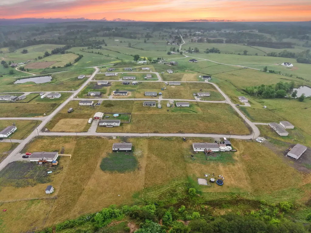 67 Wolf Bend East Bernstadt KY 40729