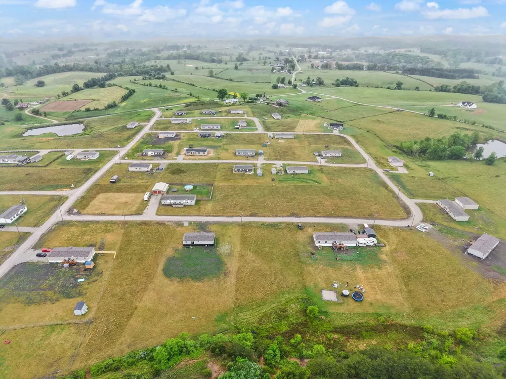 67 Wolf Bend East Bernstadt KY 40729