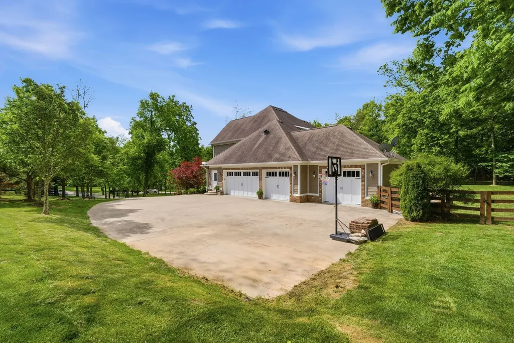 1008 Forrest Court Versailles KY 40383