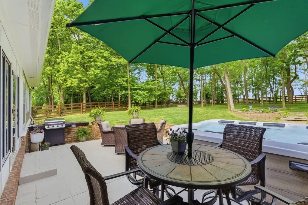 1008 Forrest Court Versailles KY 40383