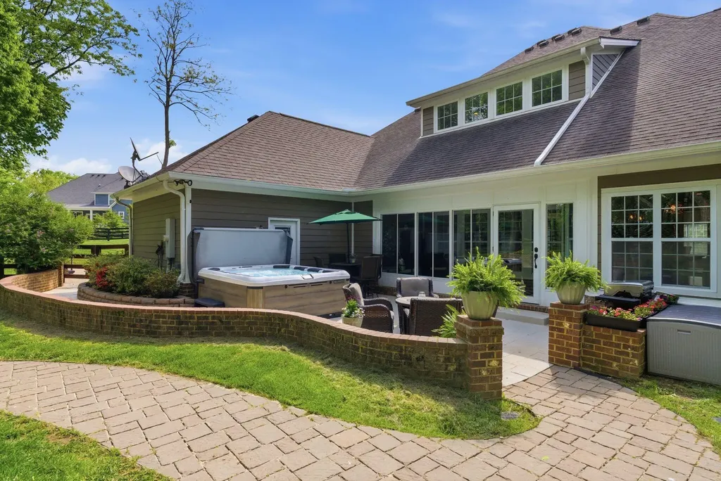 1008 Forrest Court Versailles KY 40383