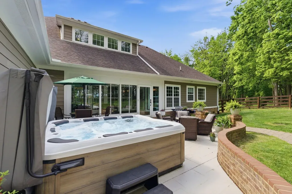 1008 Forrest Court Versailles KY 40383