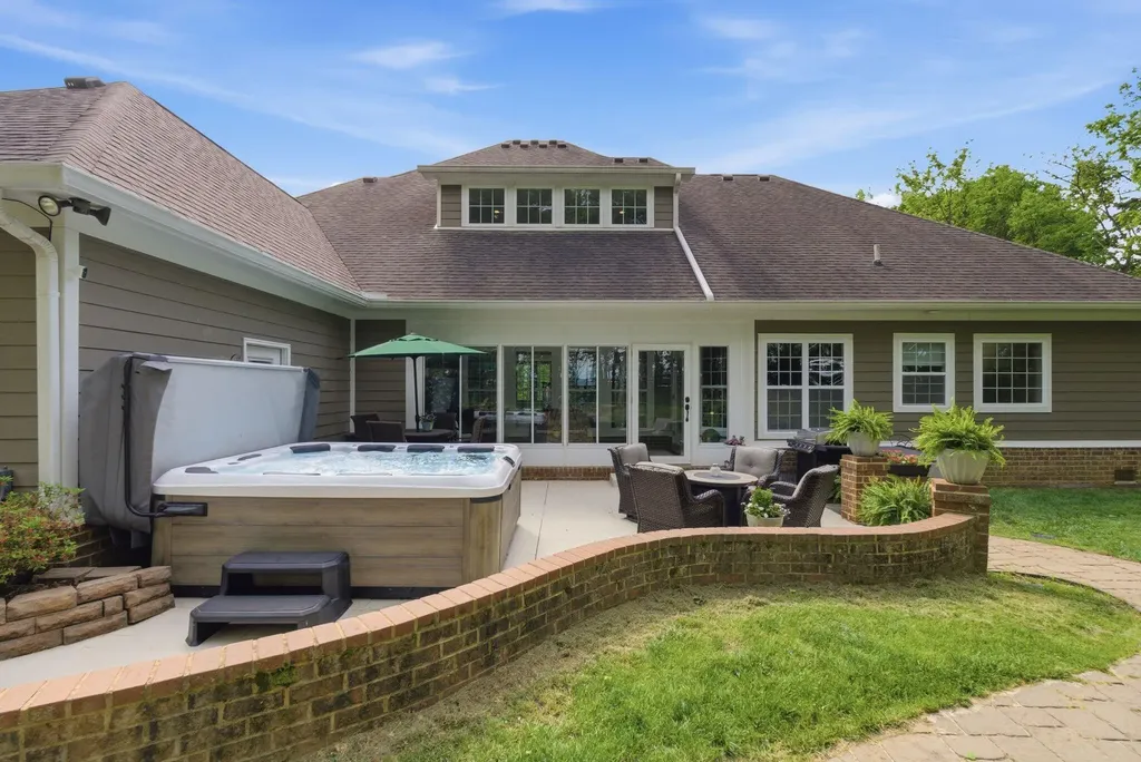 1008 Forrest Court Versailles KY 40383