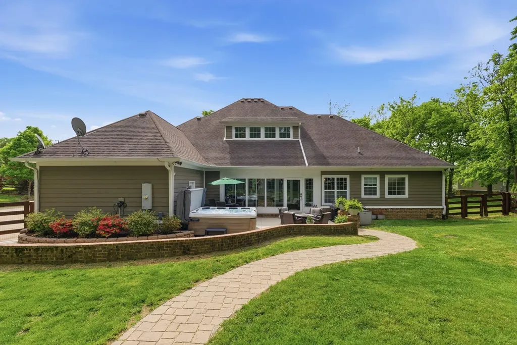 1008 Forrest Court Versailles KY 40383