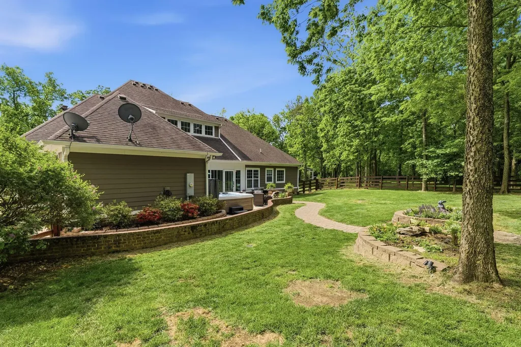 1008 Forrest Court Versailles KY 40383
