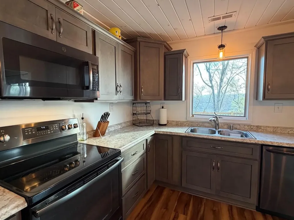 404 Lorel Dunbar Road Jamestown KY 42629