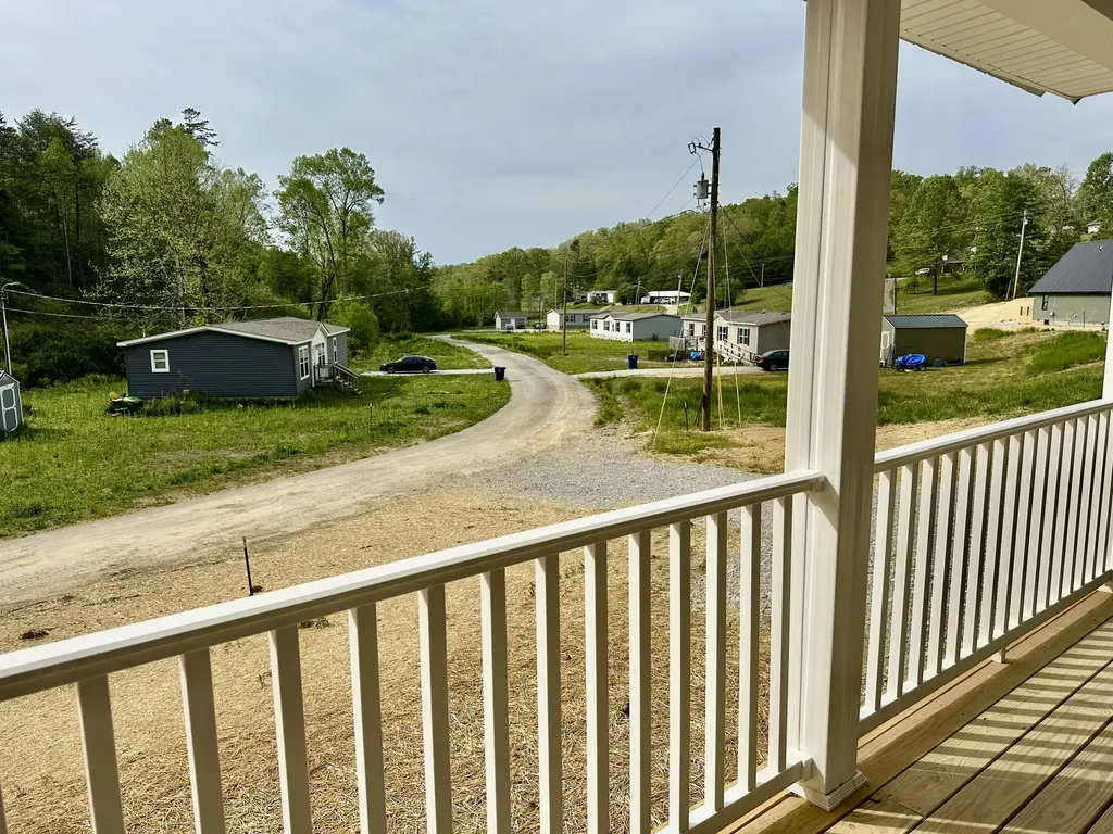 117 Apple Valley Way East Bernstadt KY 40729