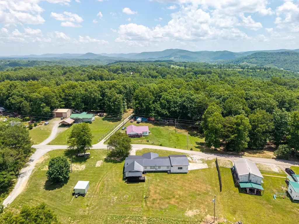 134 Poley Ellis Lane Pine Knot KY 42635