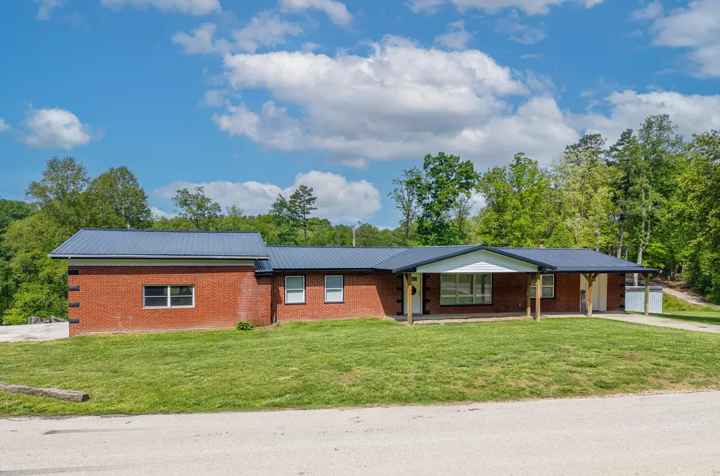 134 Poley Ellis Lane Pine Knot KY 42635
