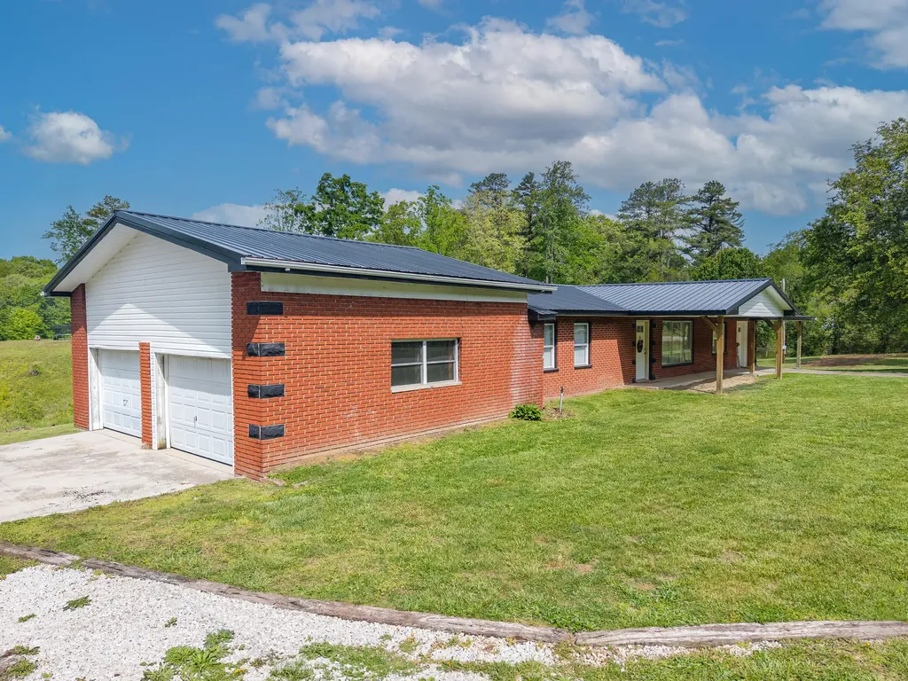 134 Poley Ellis Lane Pine Knot KY 42635