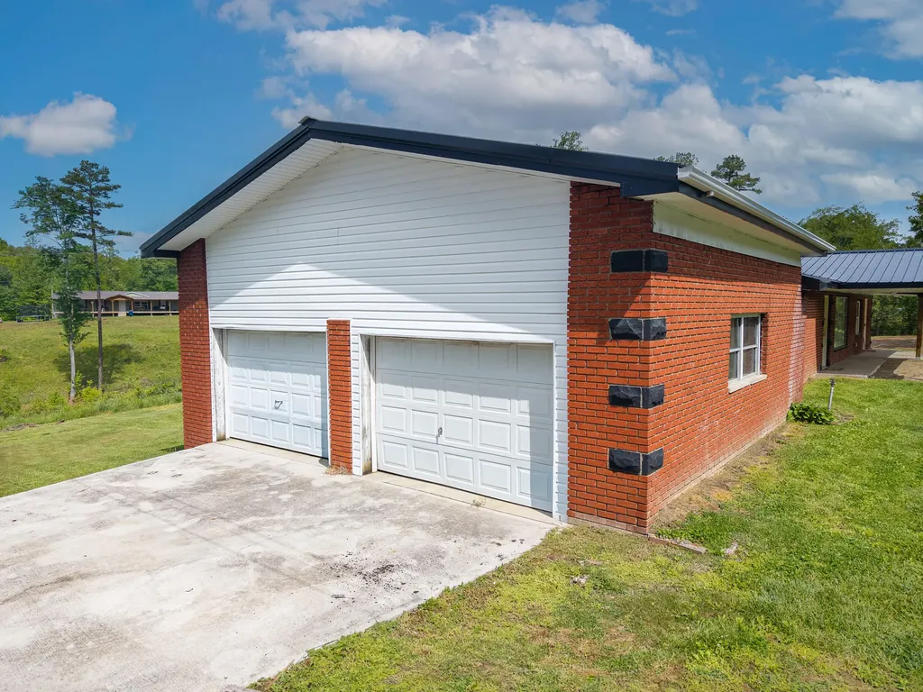 134 Poley Ellis Lane Pine Knot KY 42635