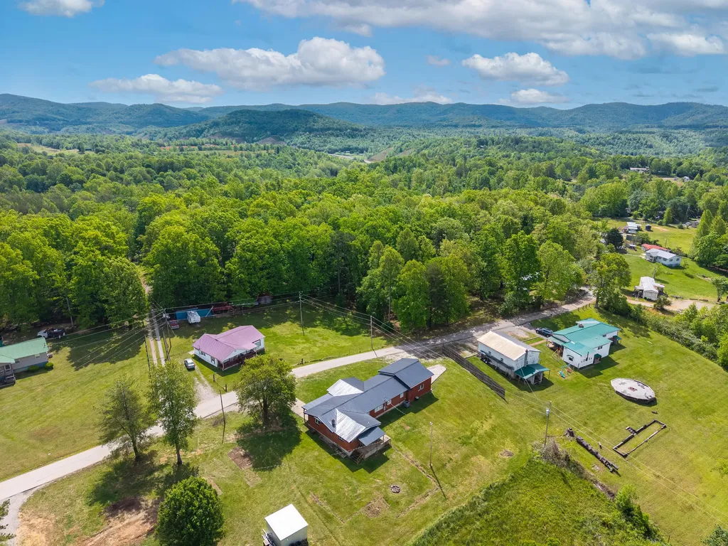 134 Poley Ellis Lane Pine Knot KY 42635