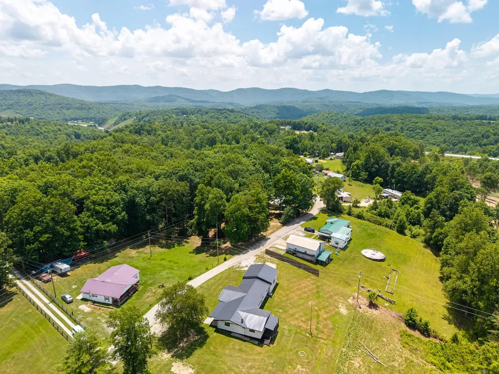 134 Poley Ellis Lane Pine Knot KY 42635