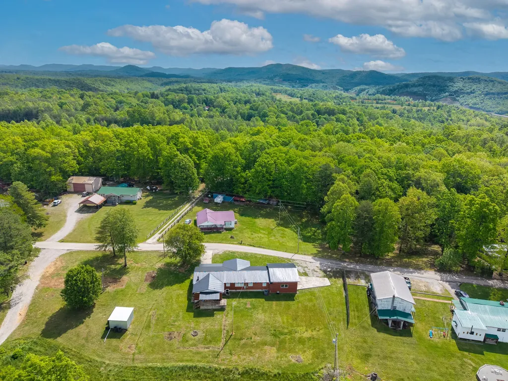 134 Poley Ellis Lane Pine Knot KY 42635