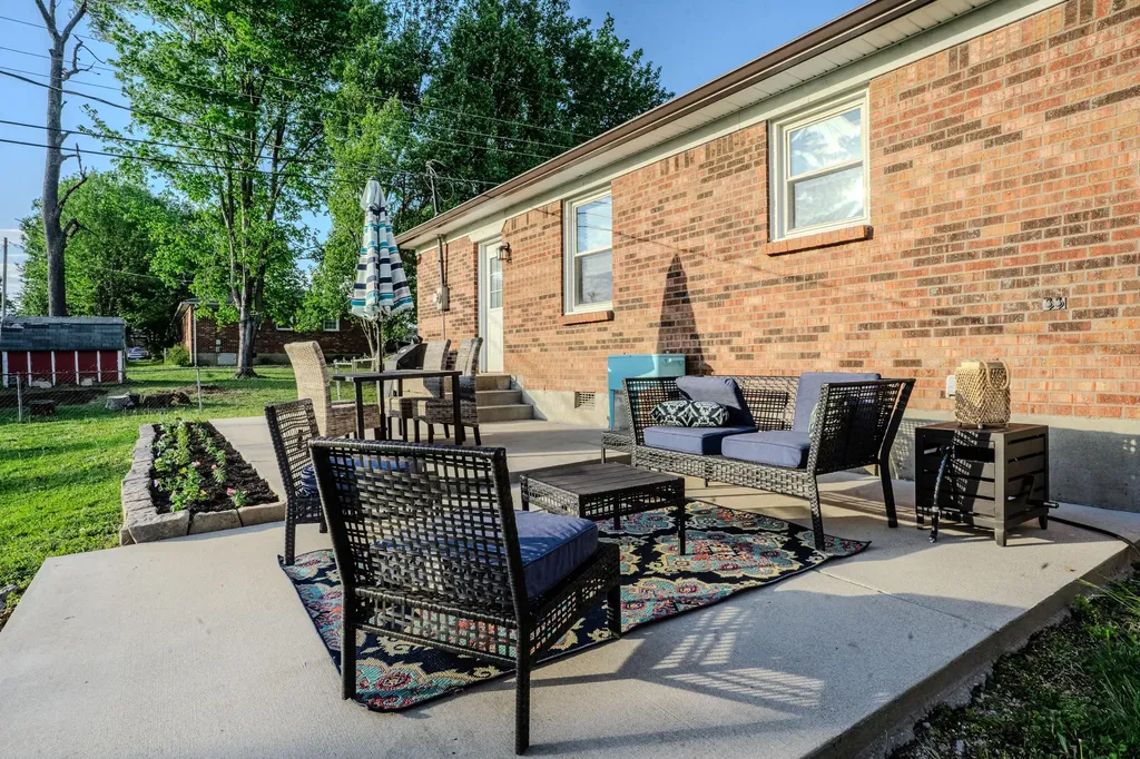 332 Farmers Lane Frankfort KY 40601