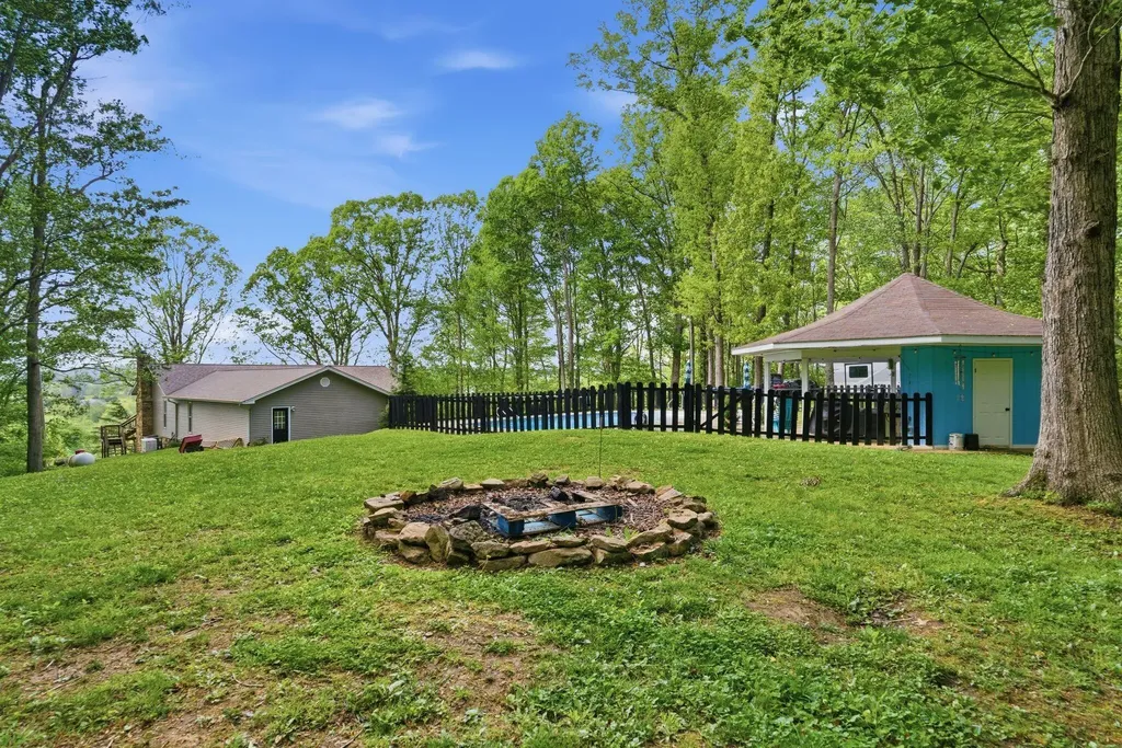 154 Flat Lick Road London KY 40744