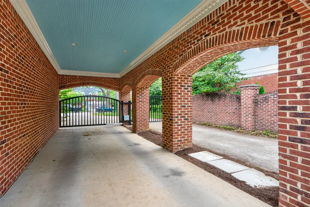 1633 Ashwood Road Lexington KY 40502