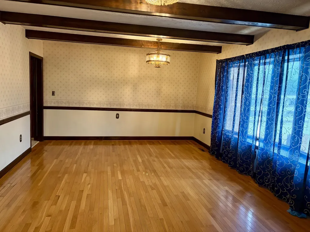 8123 Barbourville Road London KY 40744