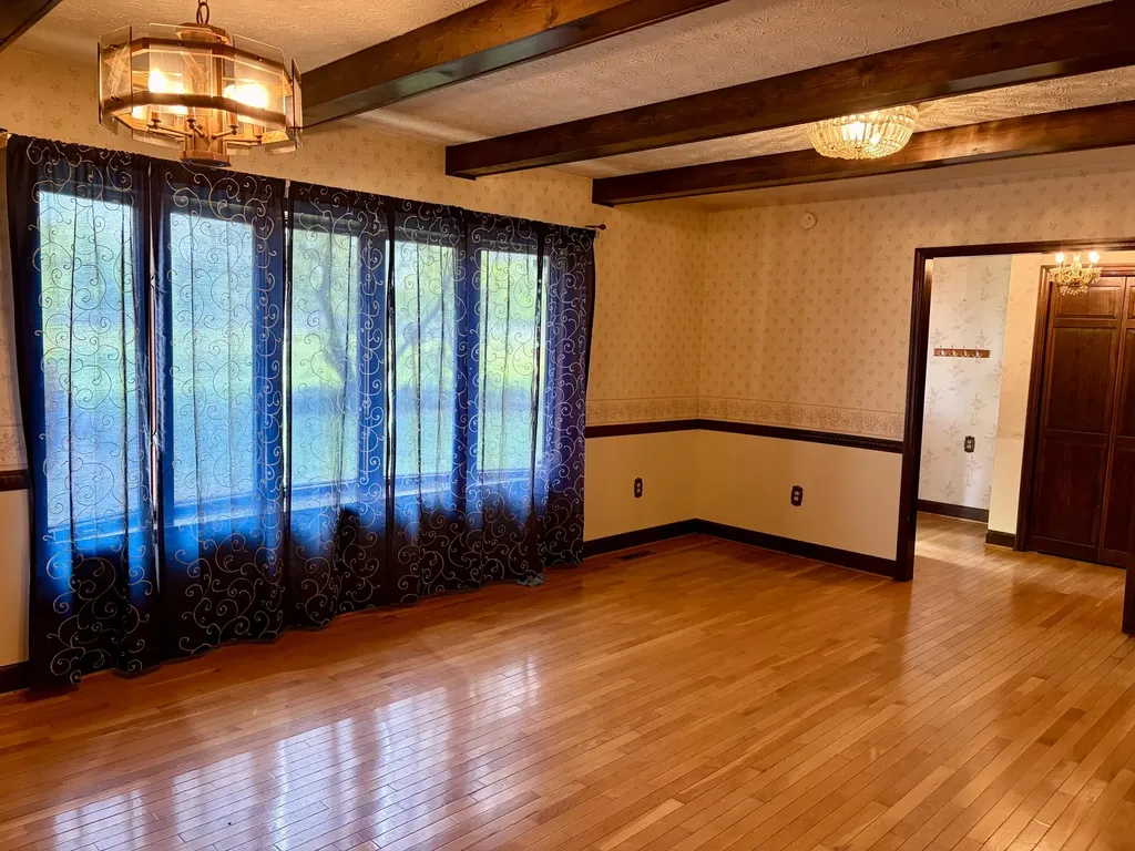 8123 Barbourville Road London KY 40744