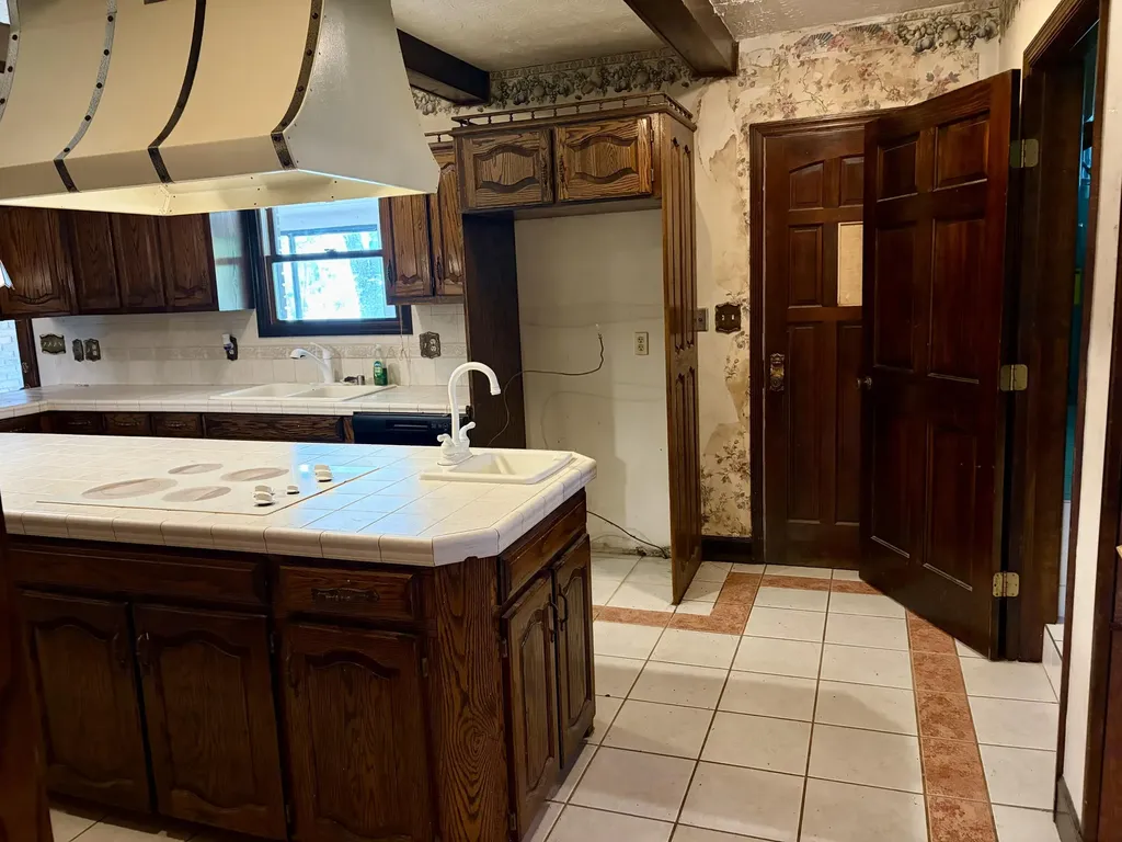 8123 Barbourville Road London KY 40744