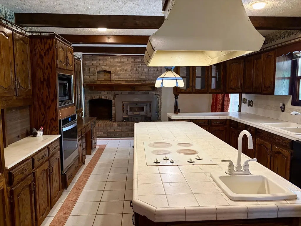 8123 Barbourville Road London KY 40744