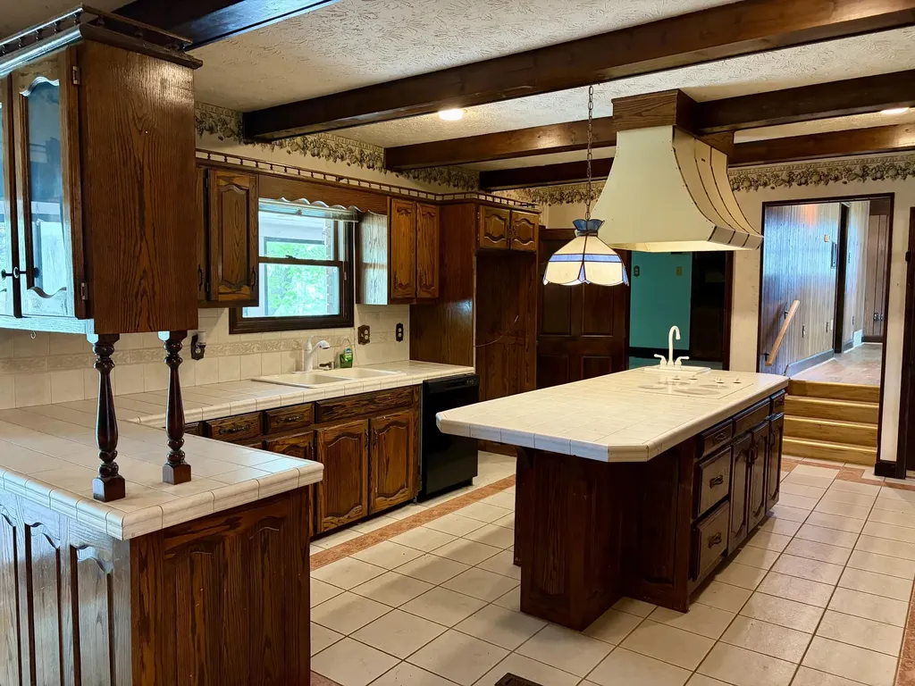 8123 Barbourville Road London KY 40744