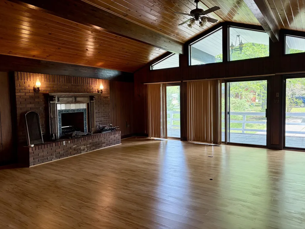 8123 Barbourville Road London KY 40744