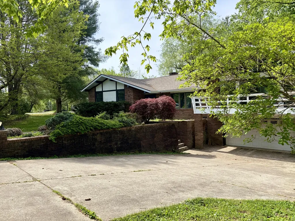 8123 Barbourville Road London KY 40744