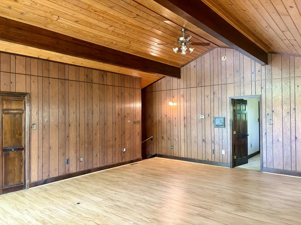 8123 Barbourville Road London KY 40744