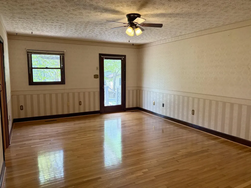 8123 Barbourville Road London KY 40744