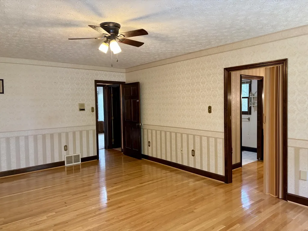 8123 Barbourville Road London KY 40744