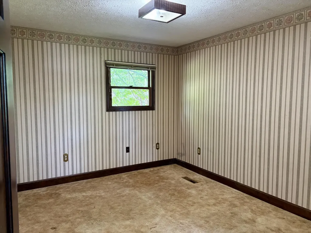 8123 Barbourville Road London KY 40744