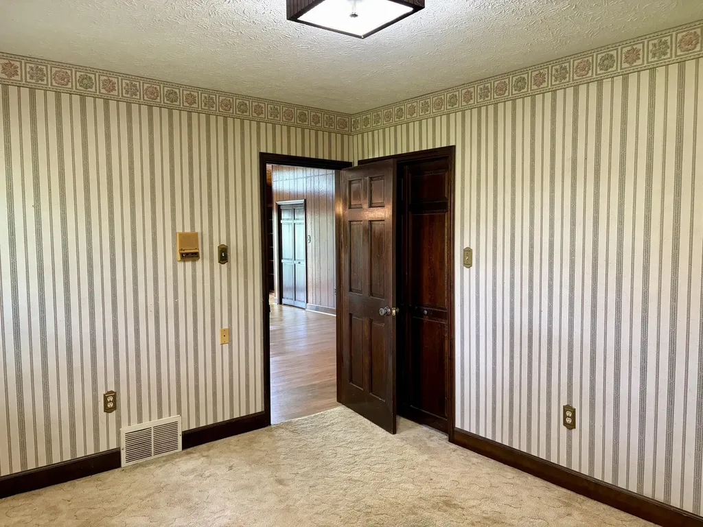 8123 Barbourville Road London KY 40744