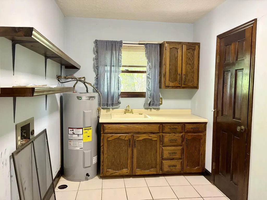 8123 Barbourville Road London KY 40744