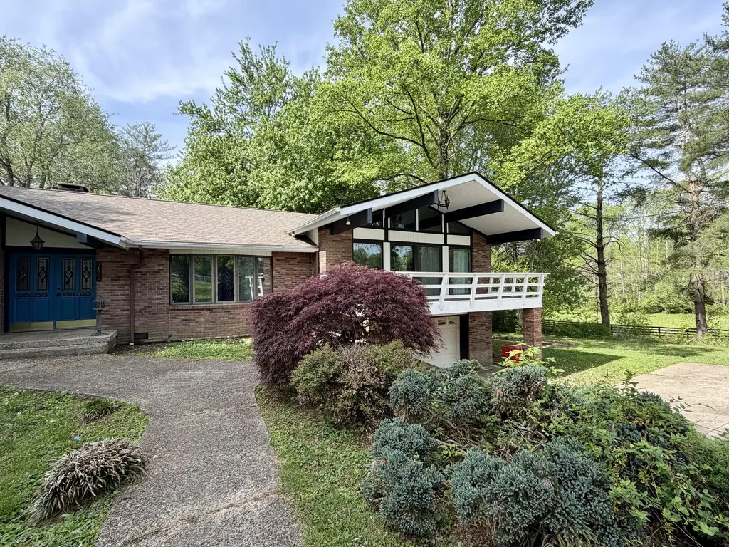8123 Barbourville Road London KY 40744