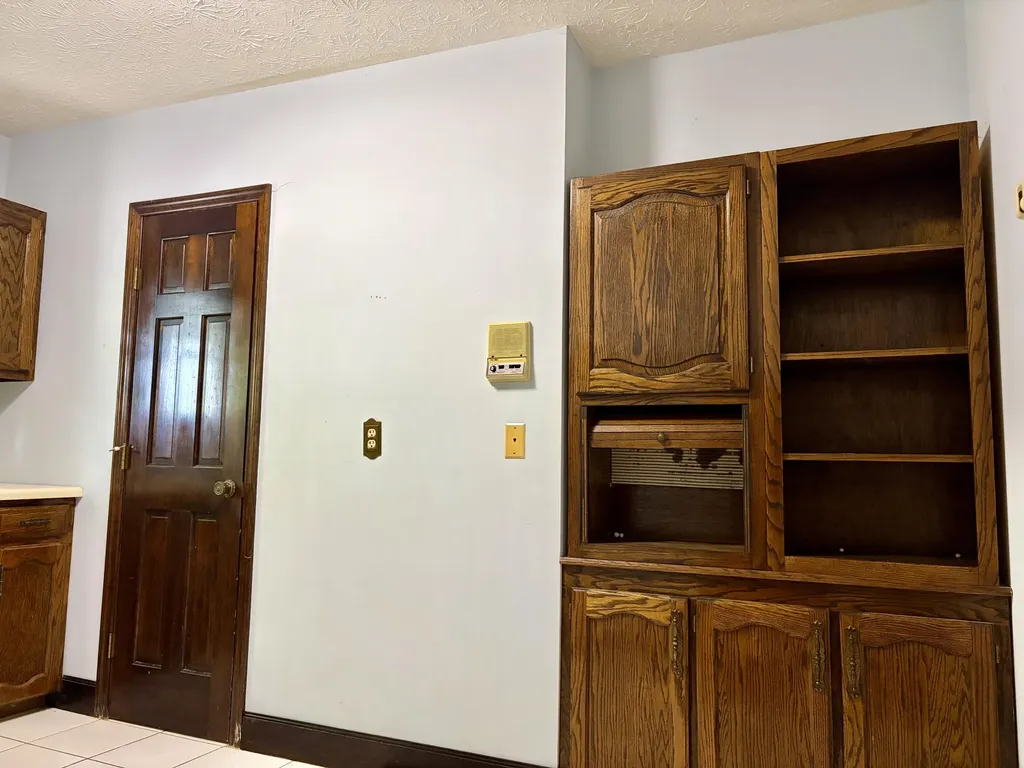 8123 Barbourville Road London KY 40744