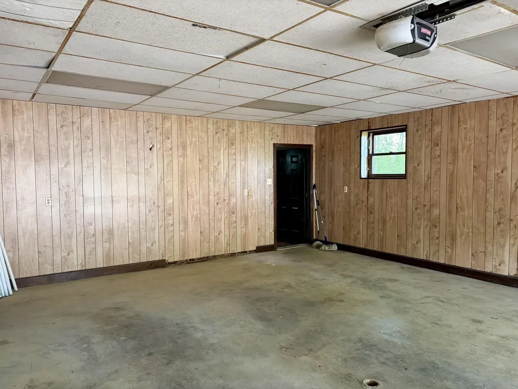 8123 Barbourville Road London KY 40744