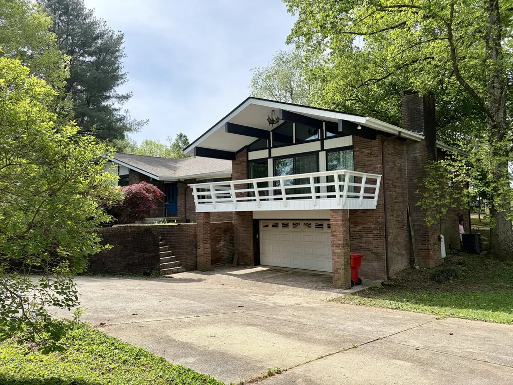 8123 Barbourville Road London KY 40744