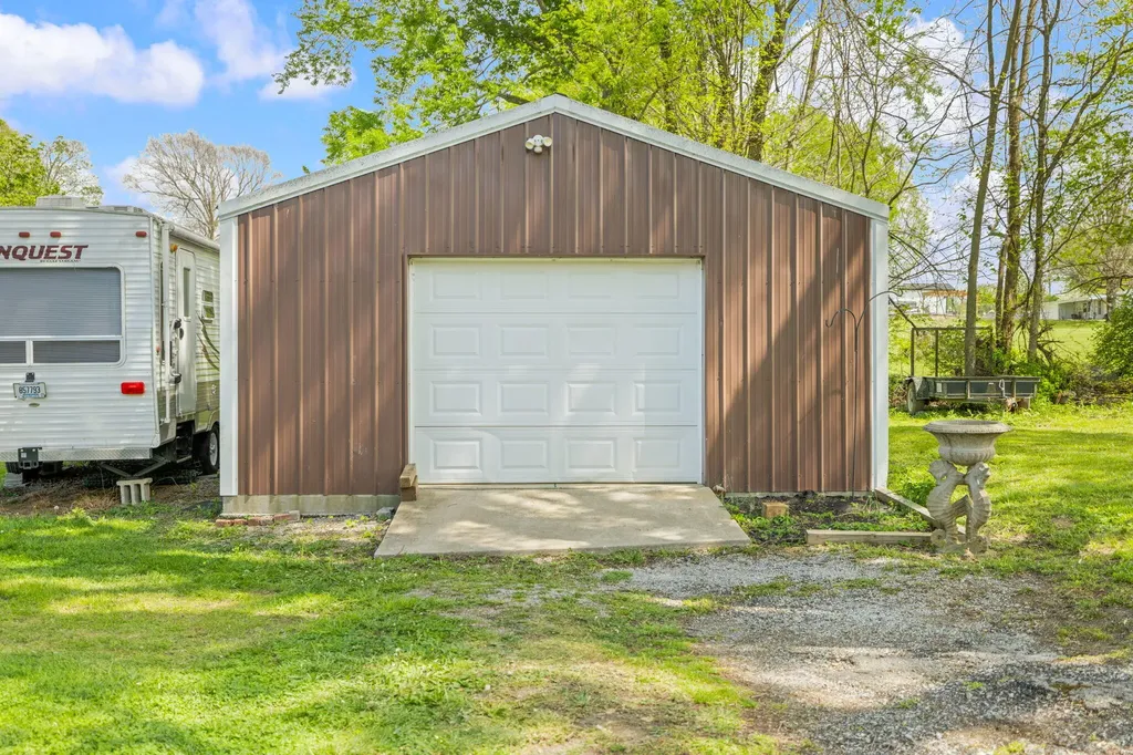 8215 Lebanon Road Danville KY 40422