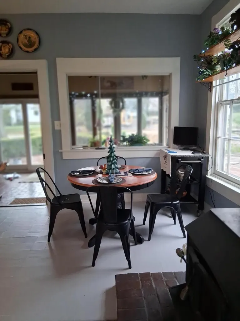 305 S Main Street Versailles KY 40383